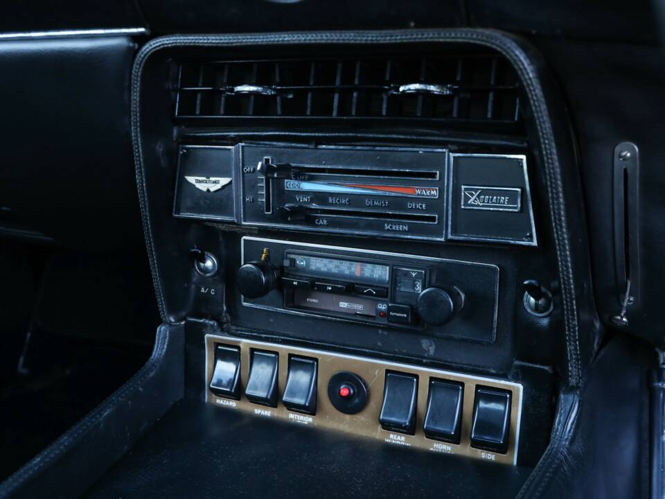 Image 35/50 of Aston Martin DBS V8 (1972)