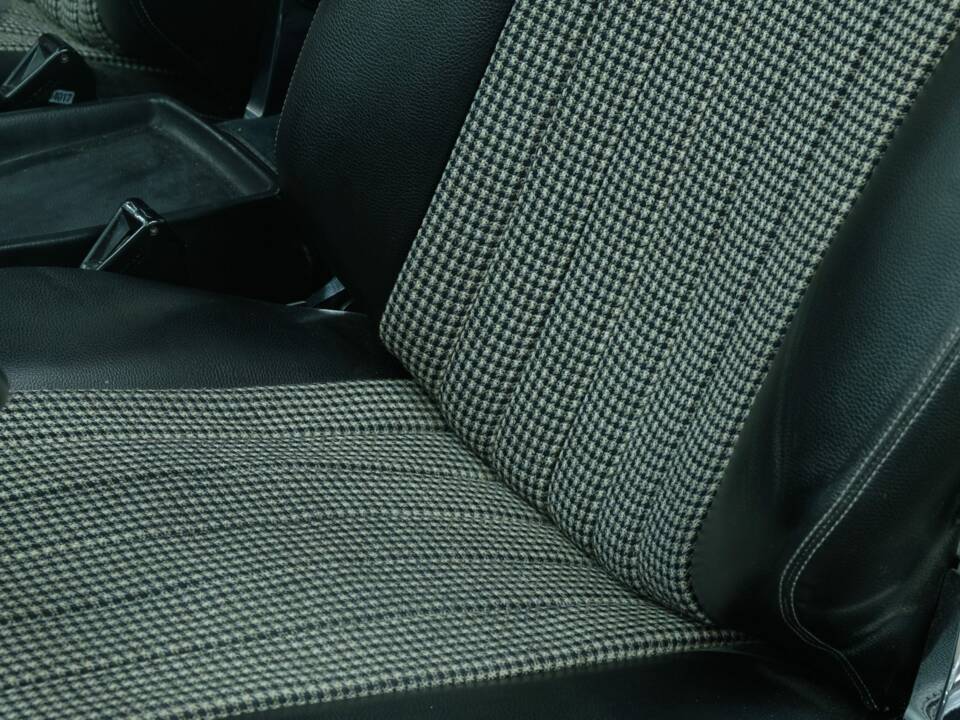 Image 21/50 de Mercedes-Benz 280 SLC (1977)