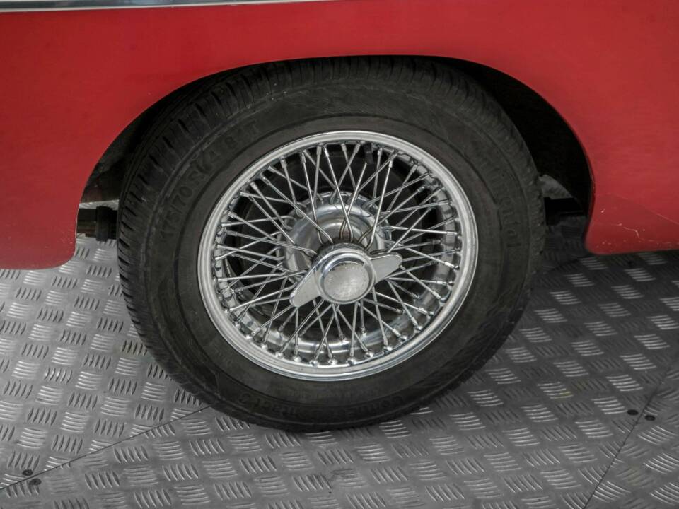 Image 31/50 of MG MGB GT (1967)