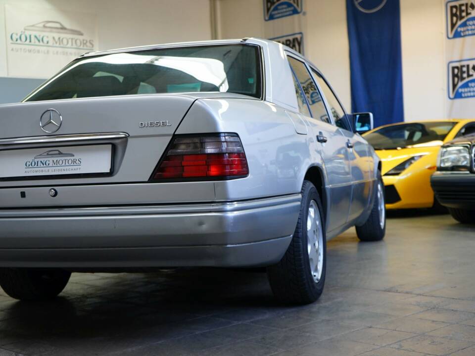 Image 10/33 of Mercedes-Benz E 300 Diesel (1994)
