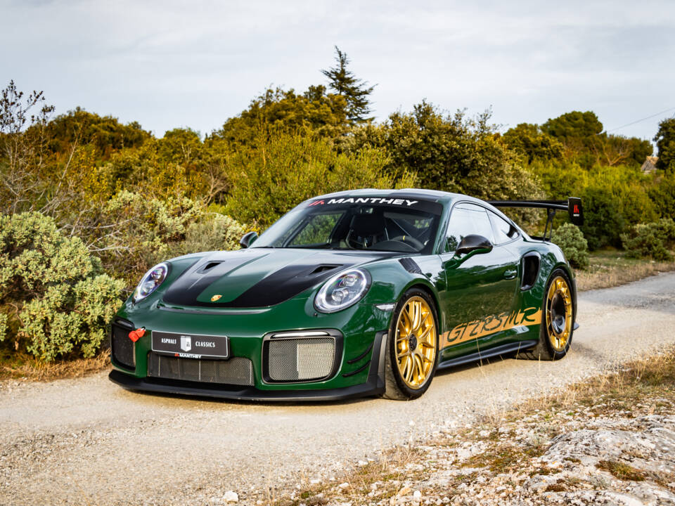 Image 49/50 of Porsche 911 GT2 RS Weissach (2018)