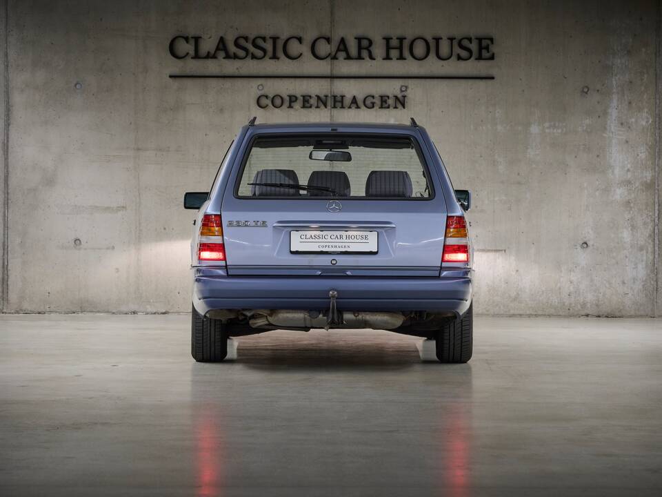 Image 9/100 of Mercedes-Benz 230 TE (1990)