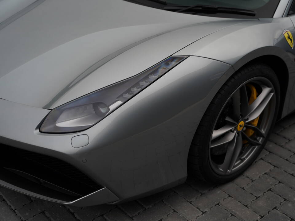 Image 30/50 de Ferrari 488 GTB (2019)