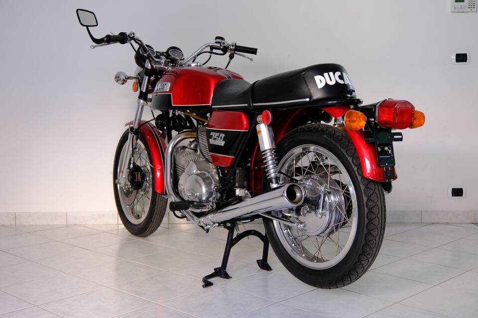 Immagine 62/96 di Ducati 750 GT (1974)