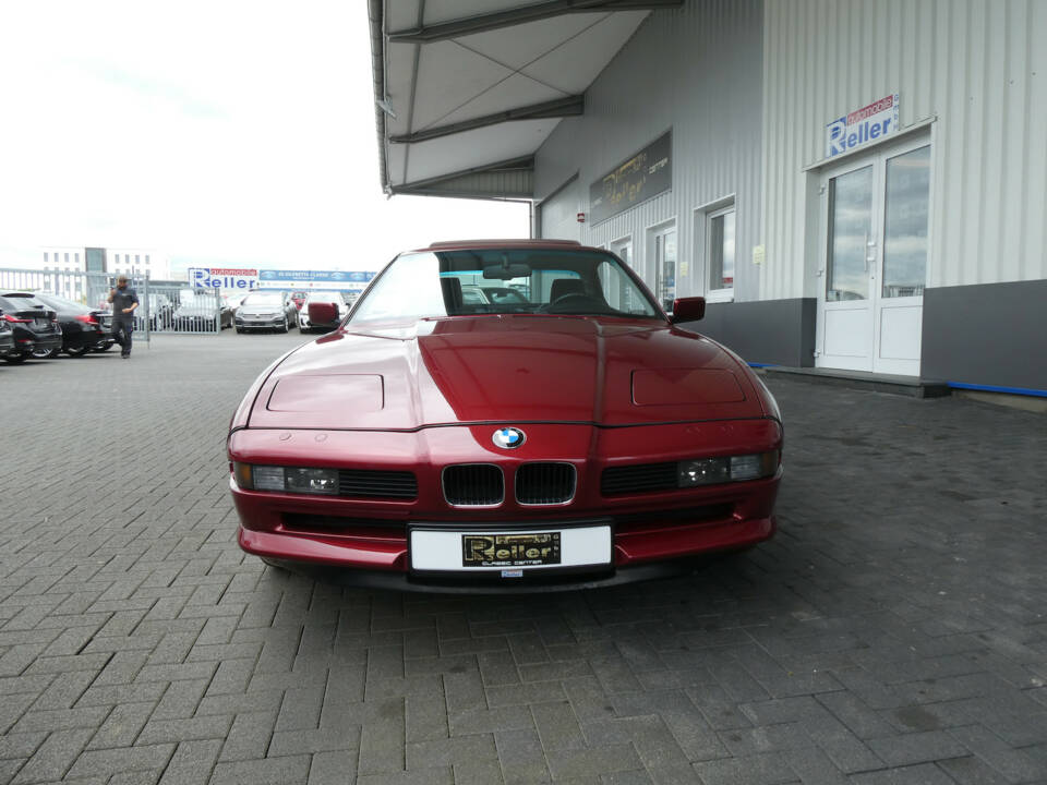 Image 2/30 de BMW 850i (1990)