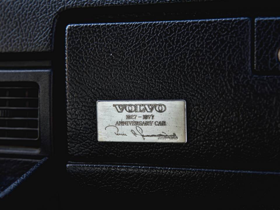 Image 21/38 de Volvo 244 DLS (1977)