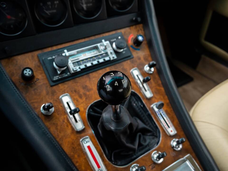 Image 22/38 of Ferrari 400i (1981)