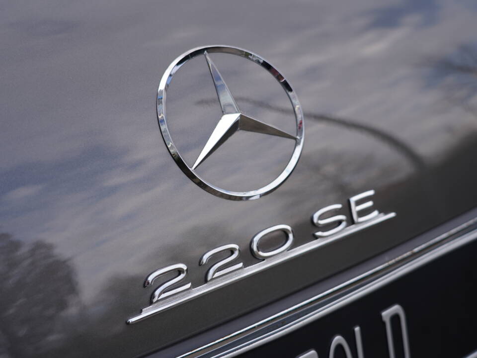 Image 8/40 of Mercedes-Benz 220 SE (1960)