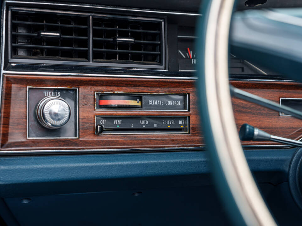 Image 22/30 of Cadillac Fleetwood Eldorado Convertible (1972)