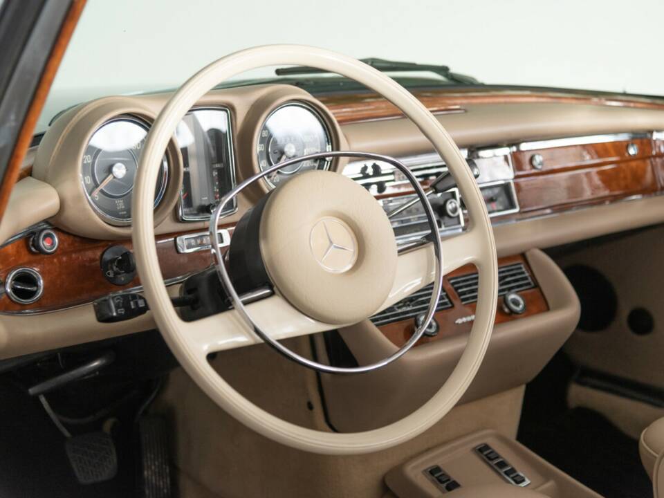 Bild 34/42 von Mercedes-Benz 280 SE 3,5 (1971)