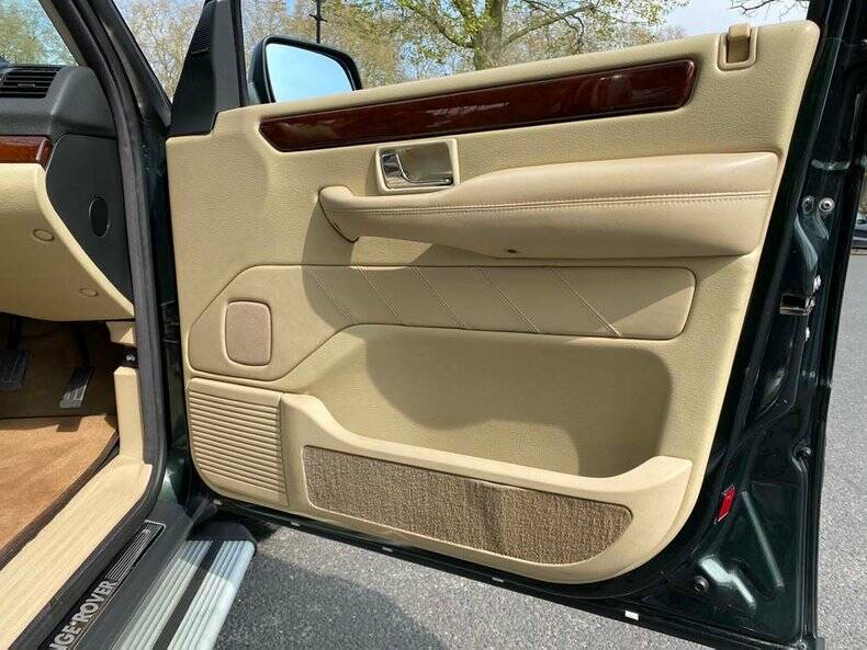 Image 38/50 de Land Rover Range Rover 4.6 Vogue (2001)