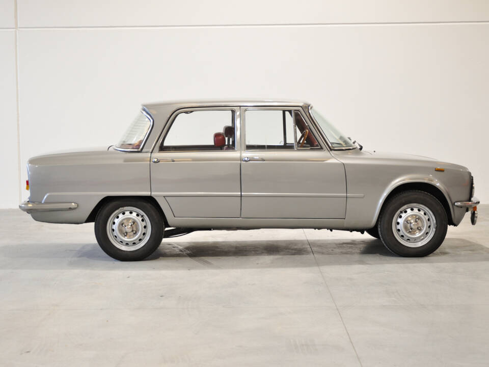 Image 30/34 of Alfa Romeo Giulia Nuova Super 1300 (1975)