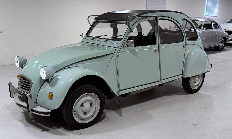 Image 3/38 of Citroën 2 CV 6 (1982)