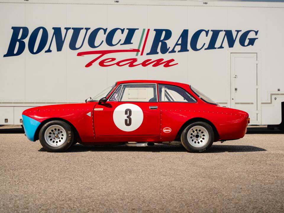 Imagen 12/81 de Alfa Romeo 1750 GT Veloce (1968)