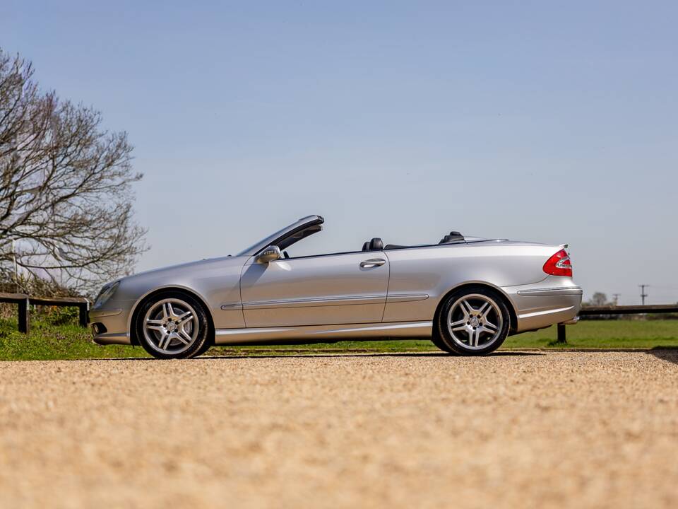 Image 10/50 of Mercedes-Benz CLK 55 AMG (2003)