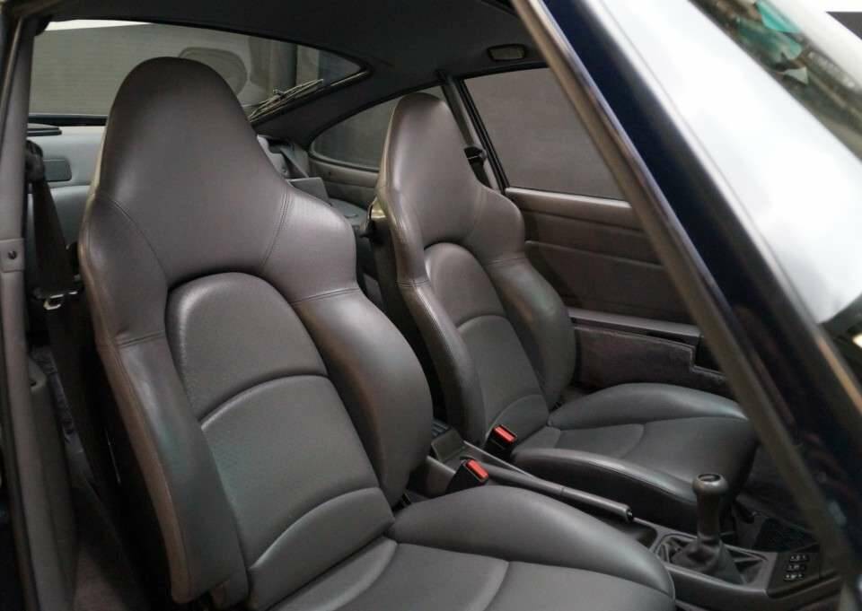 Image 18/50 of Porsche 911 Carrera (1995)
