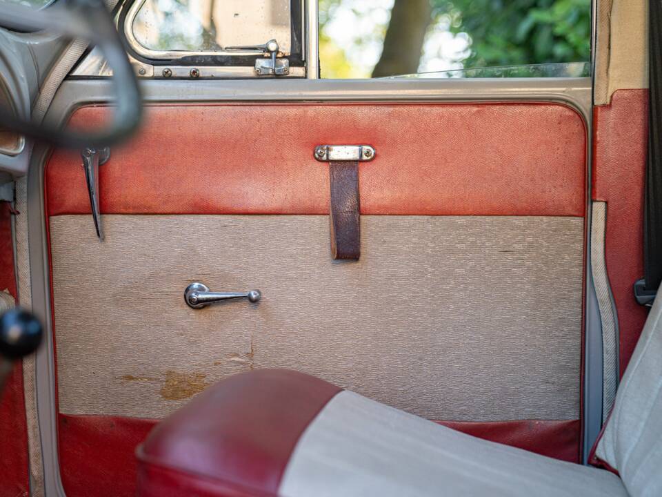 Image 33/50 of Morris Minor 1000 (1958)