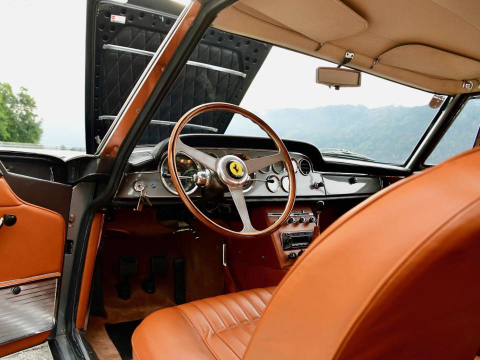 Imagen 31/50 de Ferrari 250 GTE (1963)