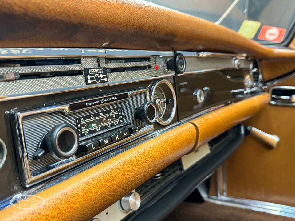 Image 16/38 of Mercedes-Benz 280 SL (1968)