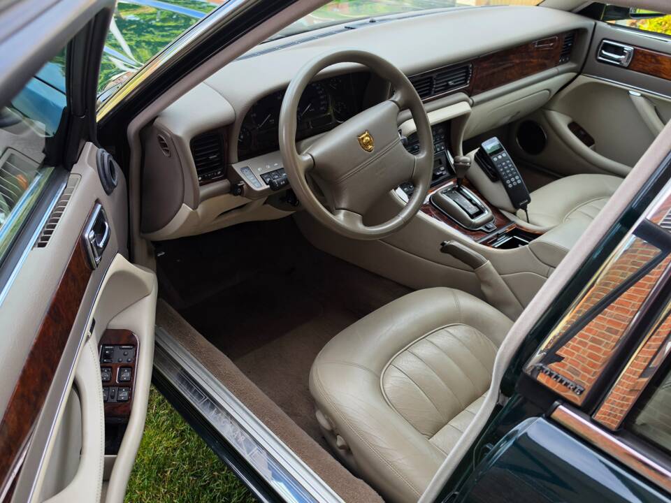 Image 9/26 of Jaguar XJ 6 4.0 Sovereign (1996)