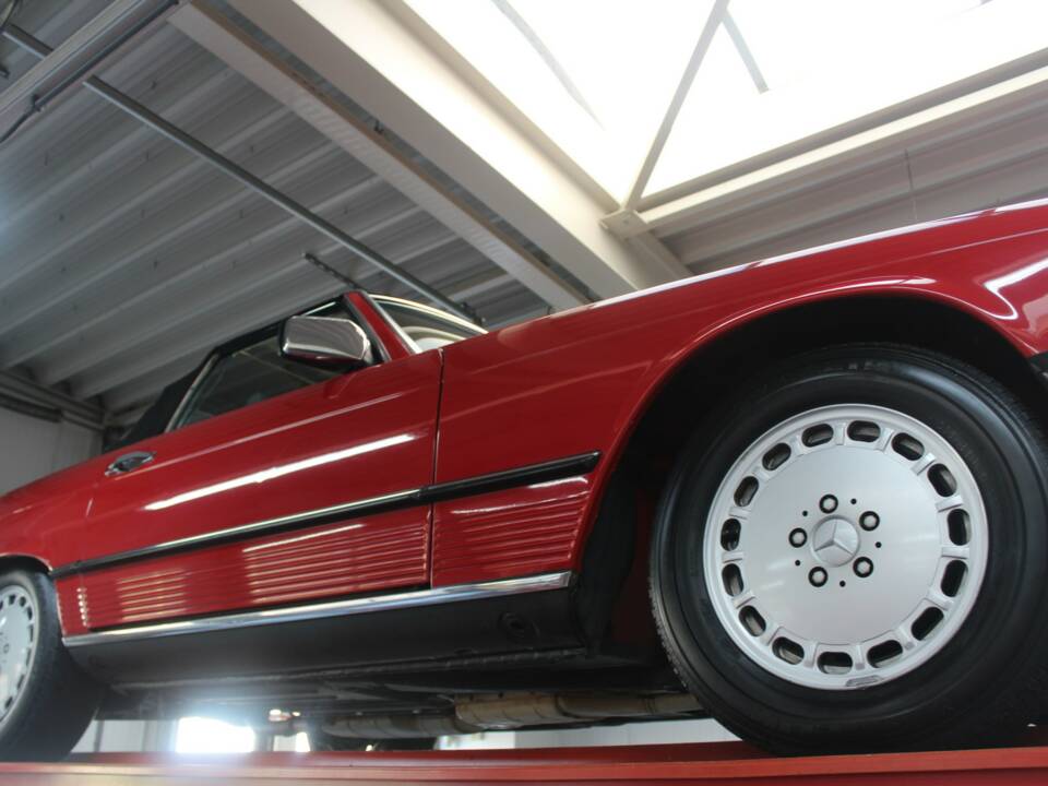 Bild 15/50 von Mercedes-Benz 560 SL (1986)