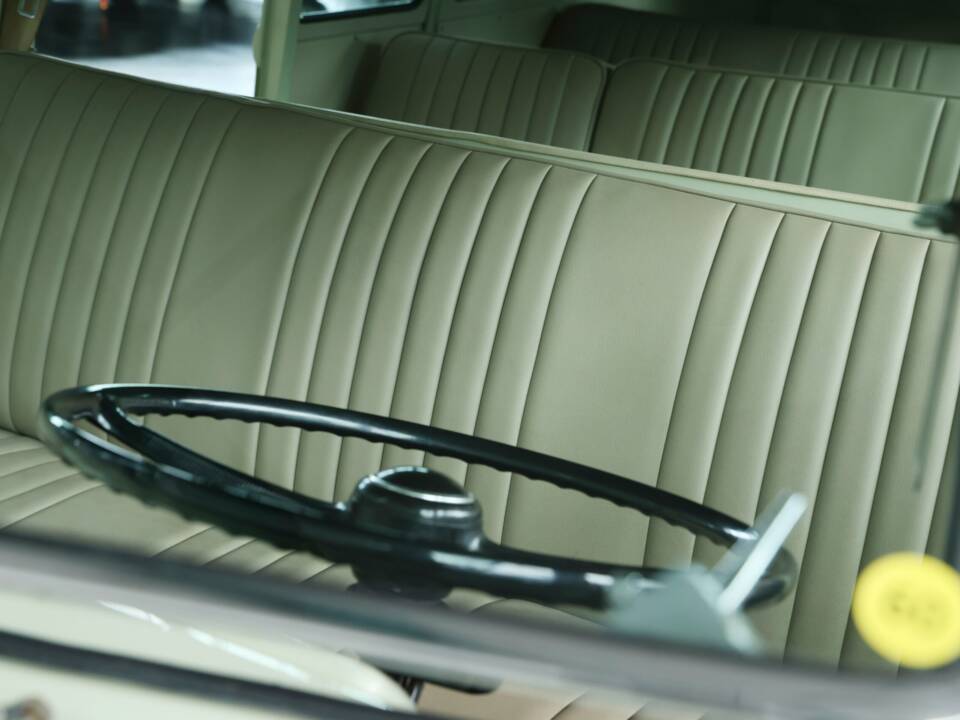 Image 20/47 of Volkswagen T1 minibus (1961)