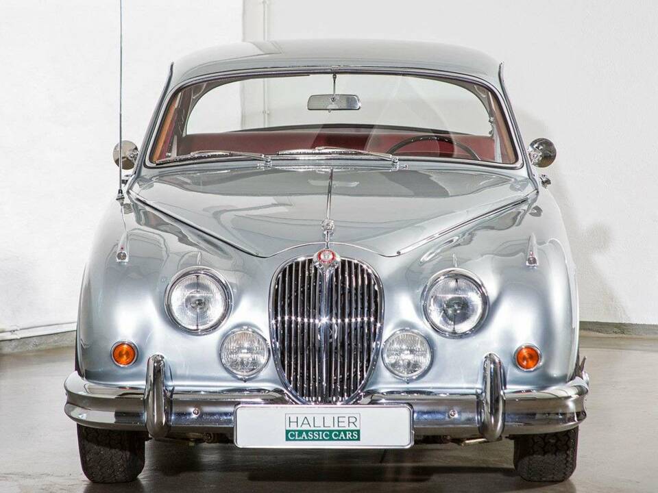 Image 4/20 of Jaguar Mk II 3.8 (1962)