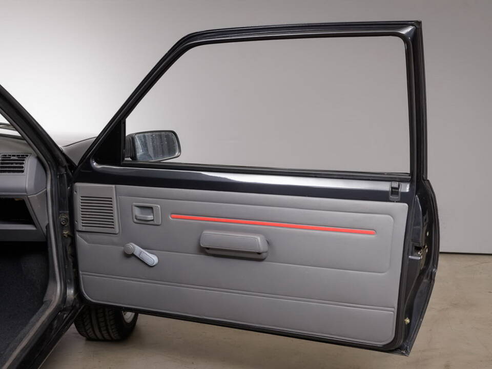 Imagen 9/28 de Peugeot 205 GTi 1.9 (1991)