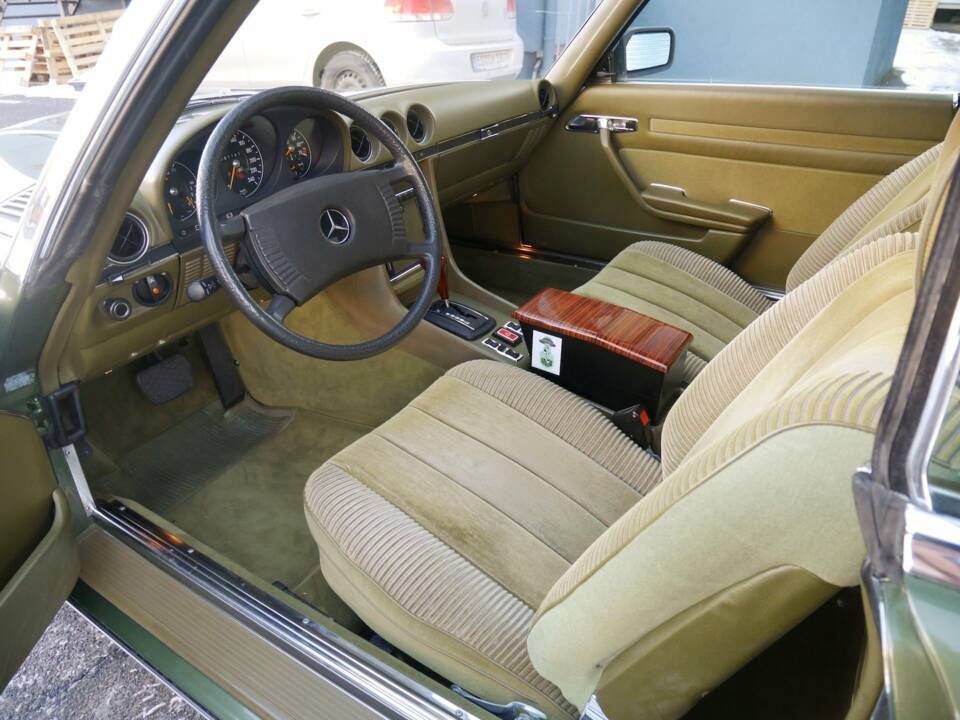 Afbeelding 4/41 van Mercedes-Benz 280 SLC (1977)