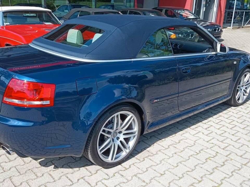 Image 17/19 of Audi RS4 Convertible (2008)