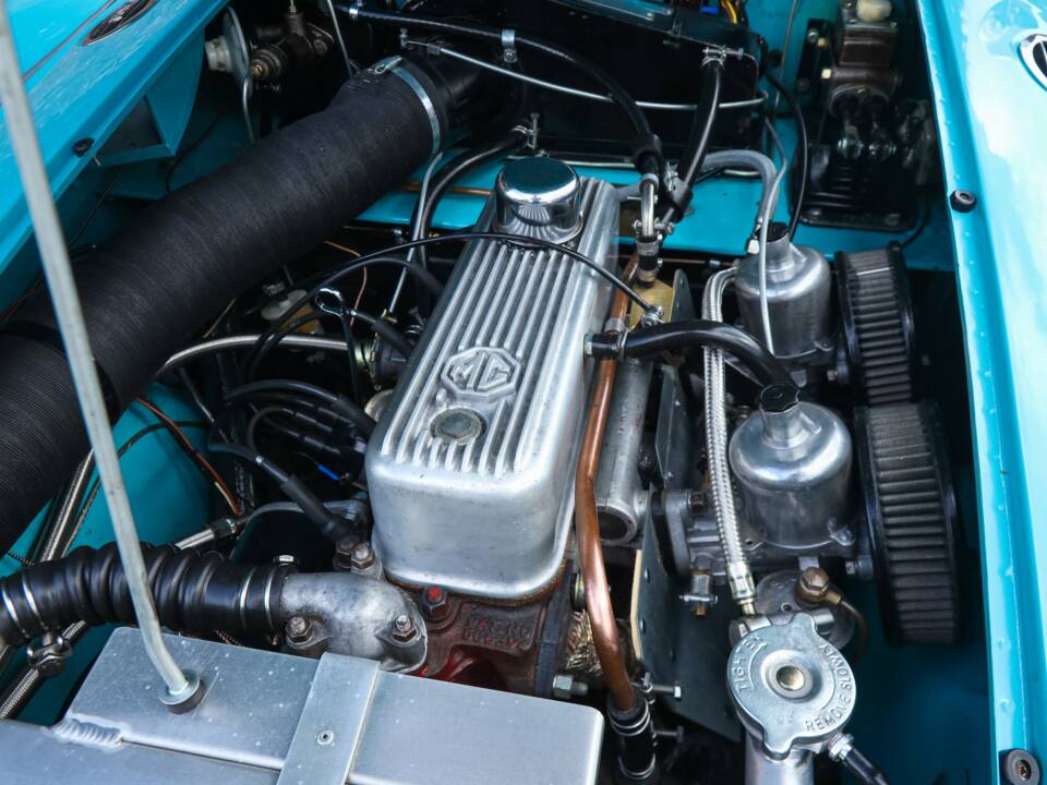 Image 21/50 of MG MGA 1600 (1958)