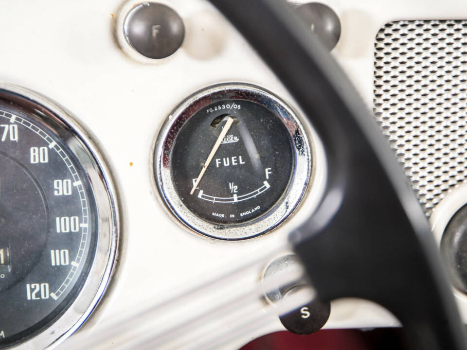 Image 16/50 of MG MGA 1500 (1957)