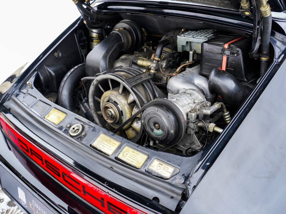 Image 26/27 of Porsche 911 Carrera 3.2 (1985)