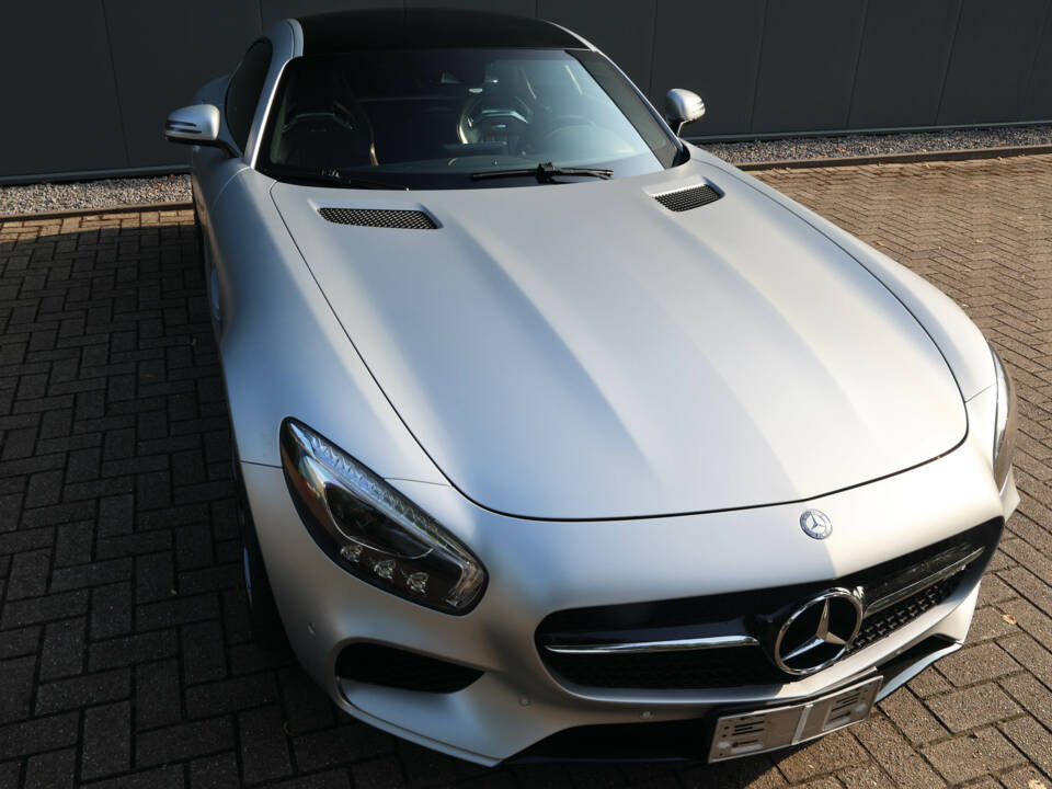 Image 27/56 of Mercedes-AMG GT-S (2017)