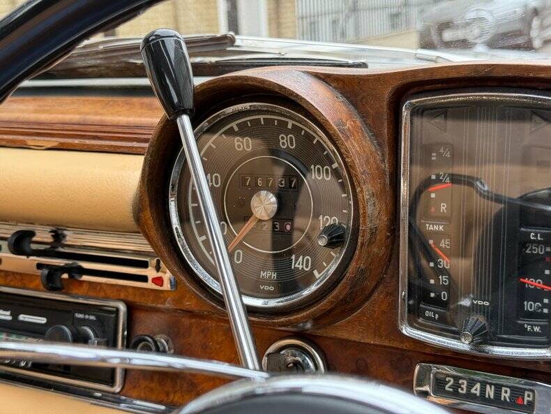 Bild 18/50 von Mercedes-Benz 220 SE b (1966)