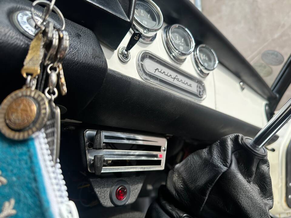 Image 22/63 of Alfa Romeo Spider 1300 Junior (1970)