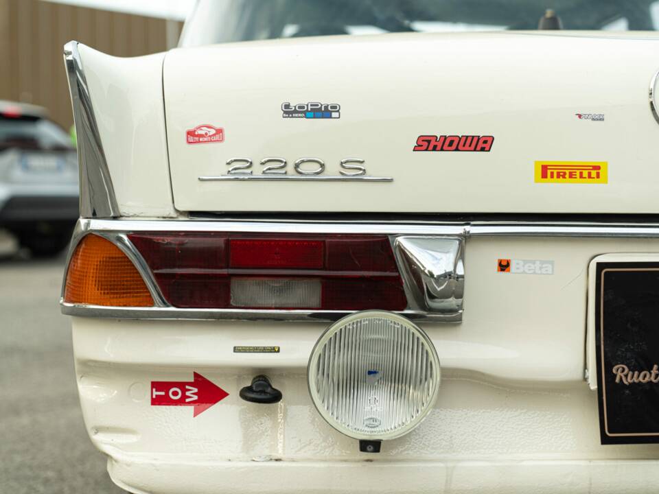 Imagen 13/50 de Mercedes-Benz 220 S b (1967)