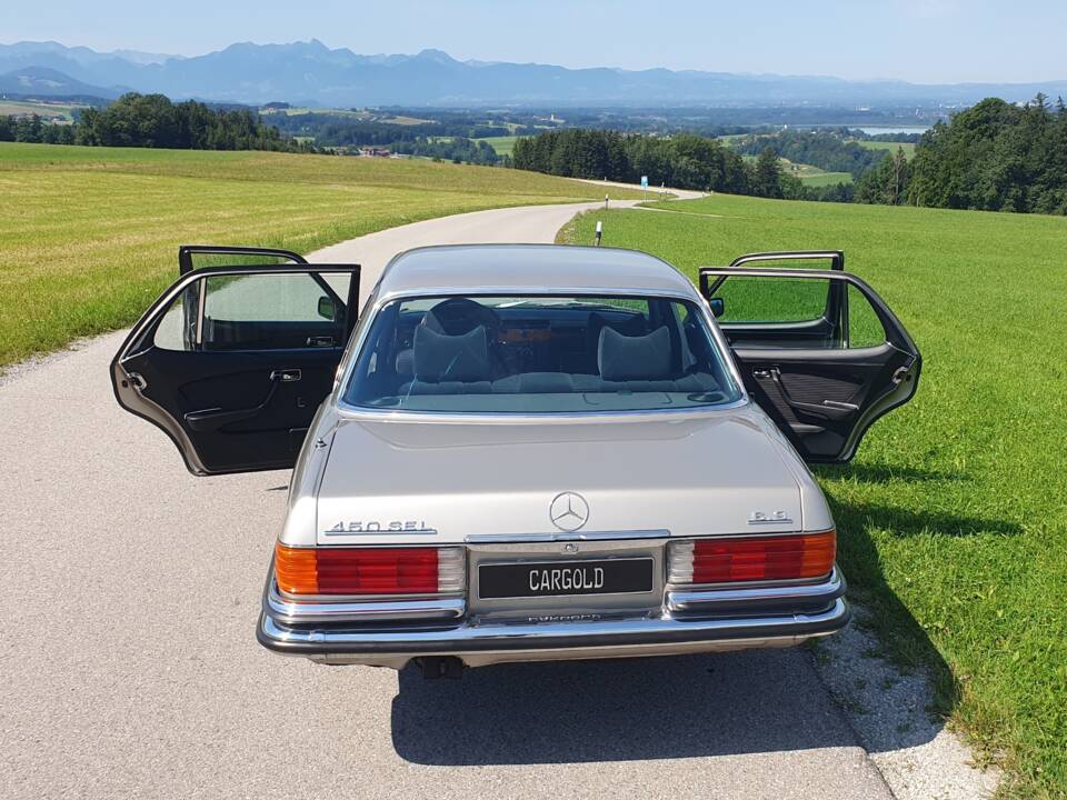 Afbeelding 24/31 van Mercedes-Benz 450 SEL 6,9 (1975)