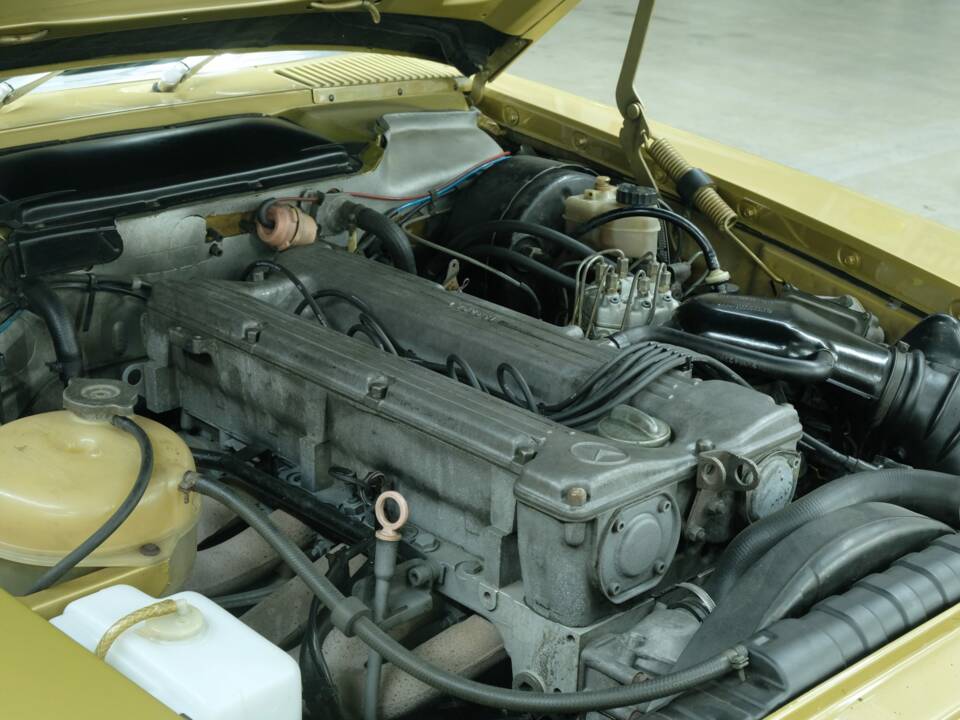Image 38/50 de Mercedes-Benz 280 SLC (1977)