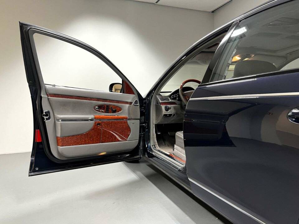 Image 8/15 of Maybach 57 (2004)
