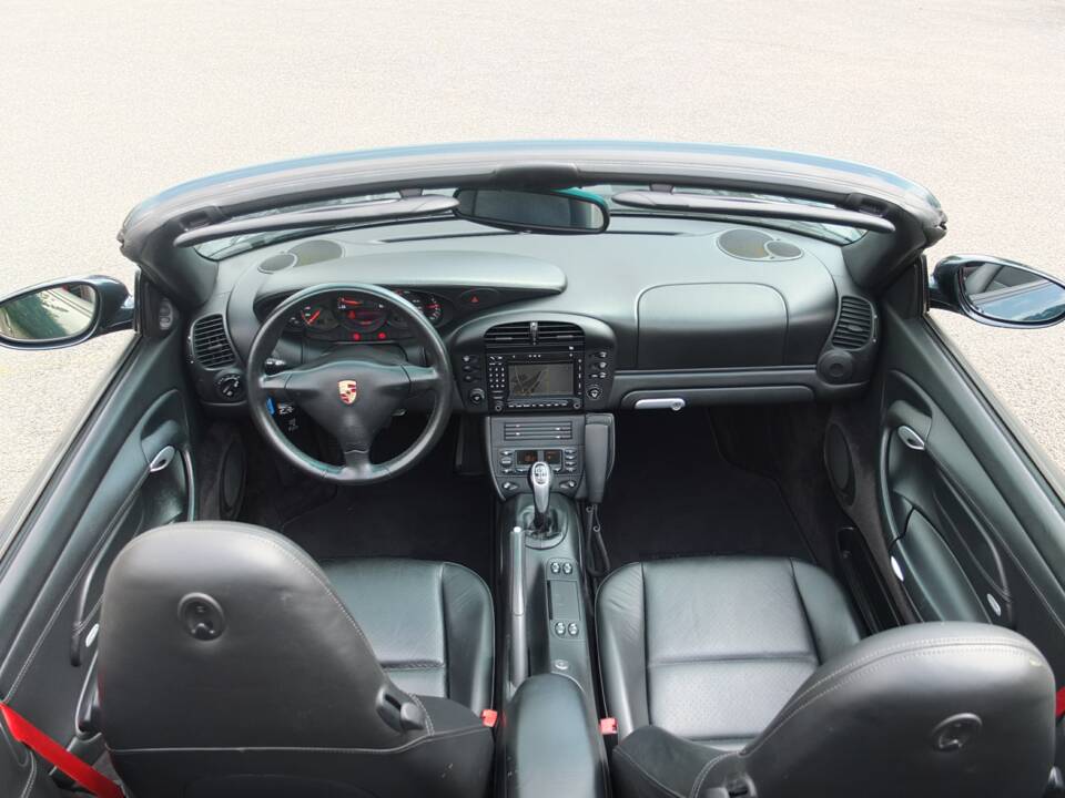 Bild 44/73 von Porsche 911 Carrera 4S (2004)