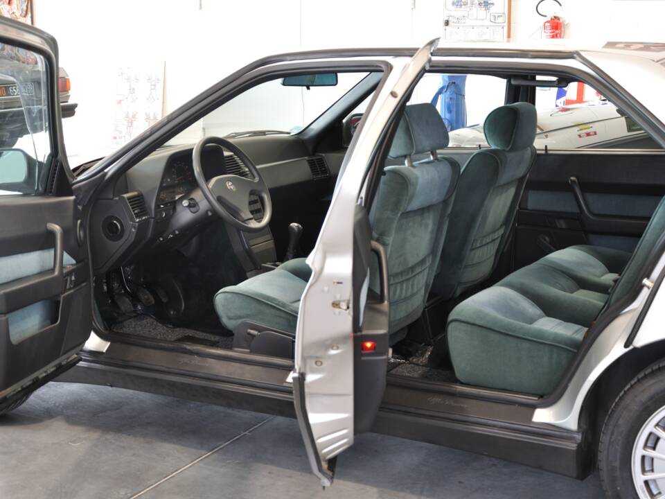 Bild 15/41 von Alfa Romeo 164 2.0 (1990)