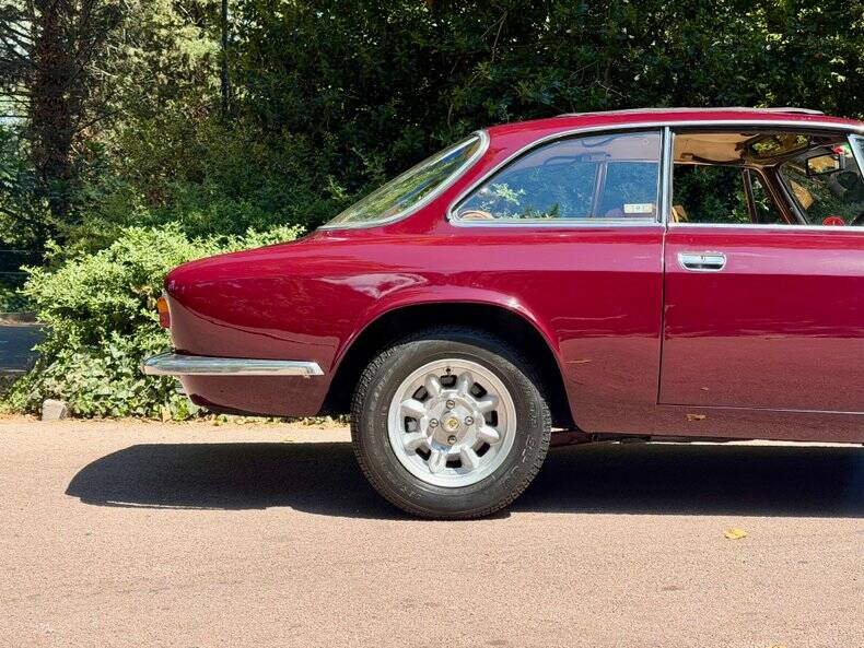 Image 25/48 of Alfa Romeo Giulia 1600 GT Junior (1972)