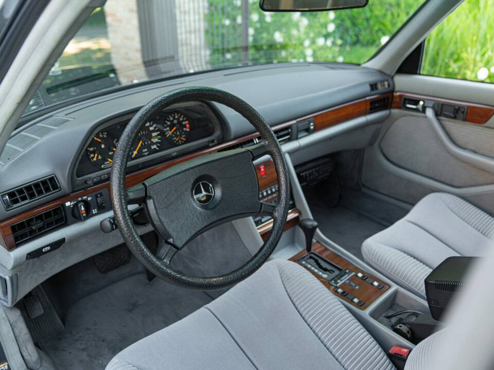 Image 30/50 of Mercedes-Benz 500 SEL (1985)