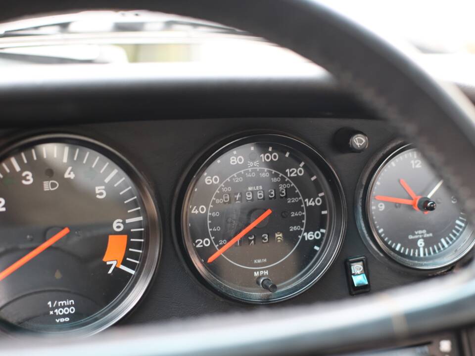 Image 25/43 of Porsche 911 Carrera 3.2 (1985)