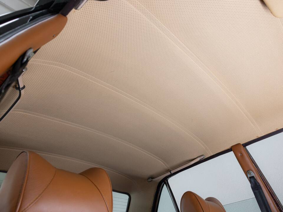 Image 17/26 of Mercedes-Benz 280 SE 4,5 (1972)