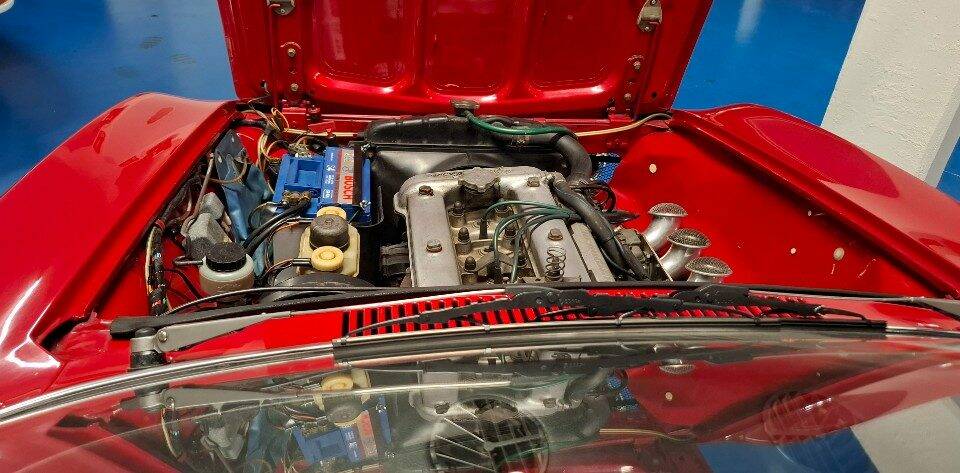 Image 28/32 of Alfa Romeo Giulia GT 1300 Junior (1974)