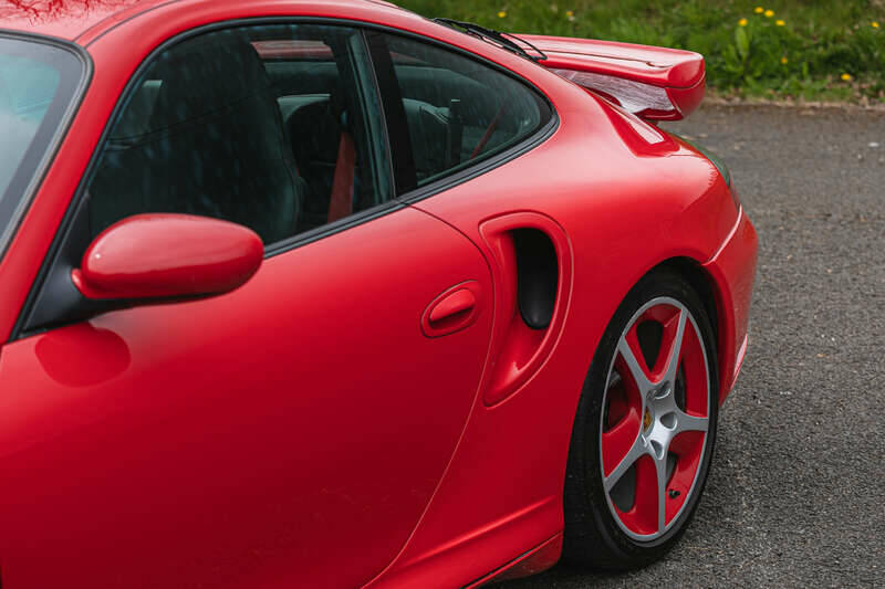 Image 35/39 de Porsche 911 Turbo S (2005)