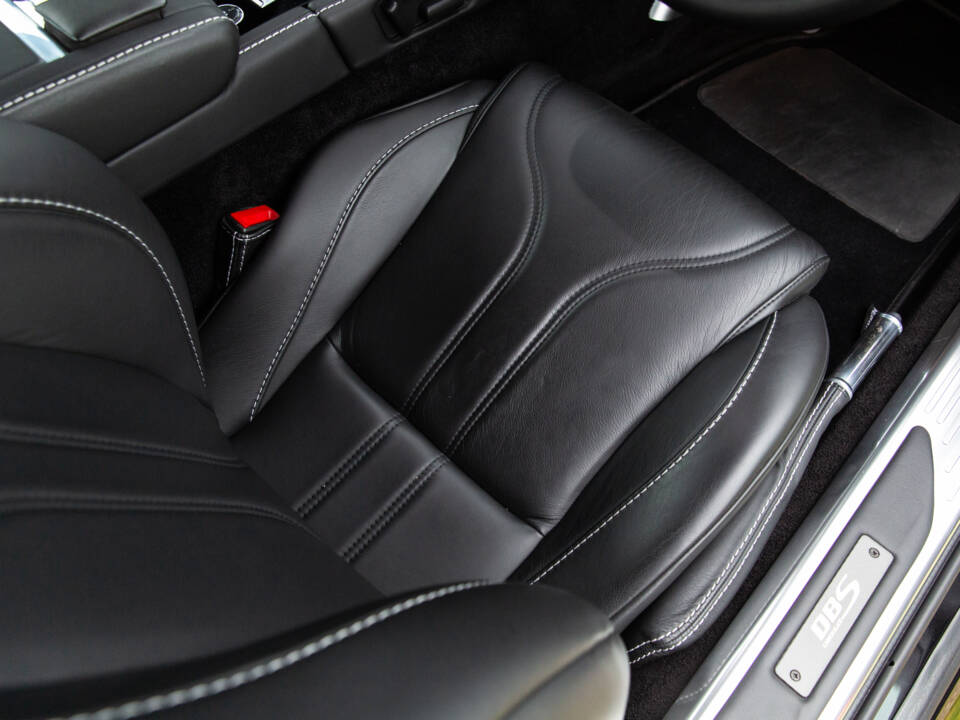 Immagine 16/98 di Aston Martin DBS (2010)