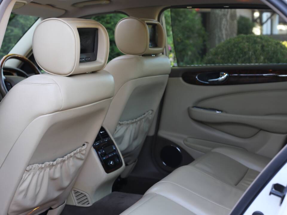 Imagen 49/77 de Jaguar XJ 8 4.2 (2005)